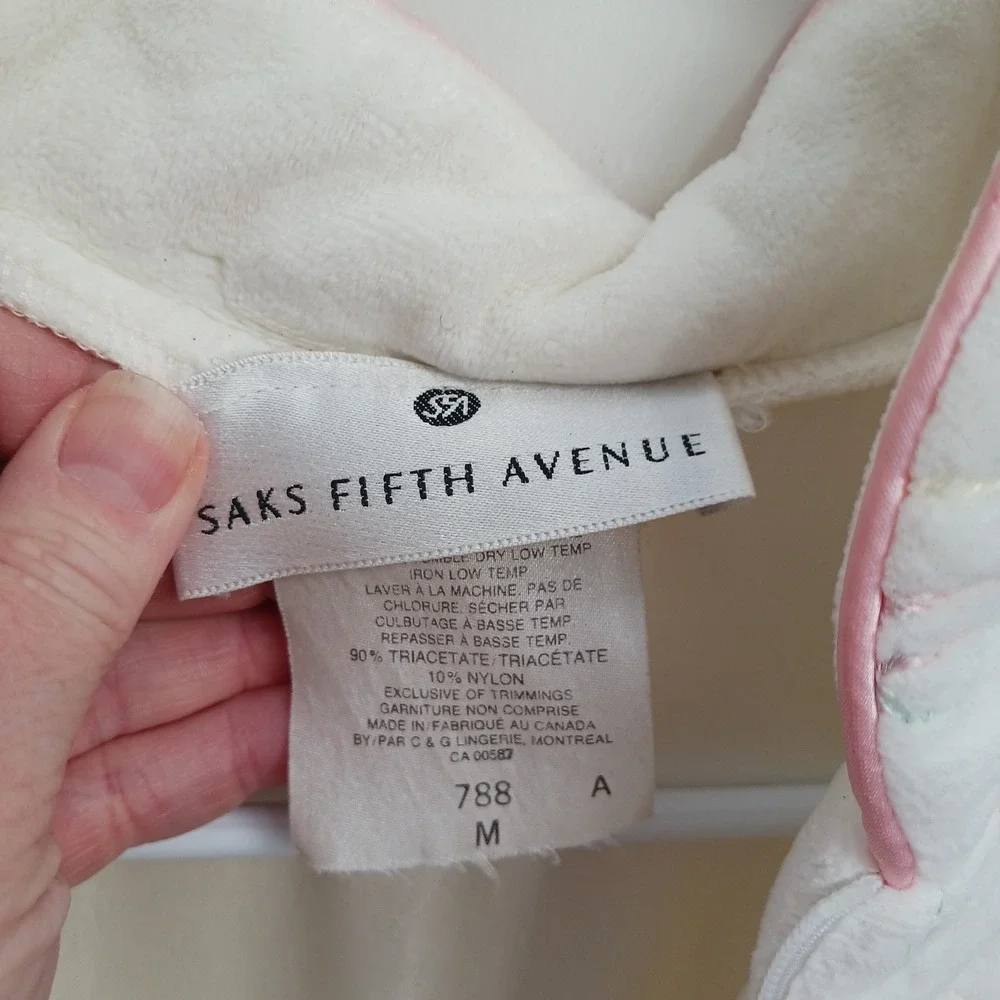 Vintage‎ Saks Fifth Avenue Ivory Housecoat Size Medium Velour Quilted